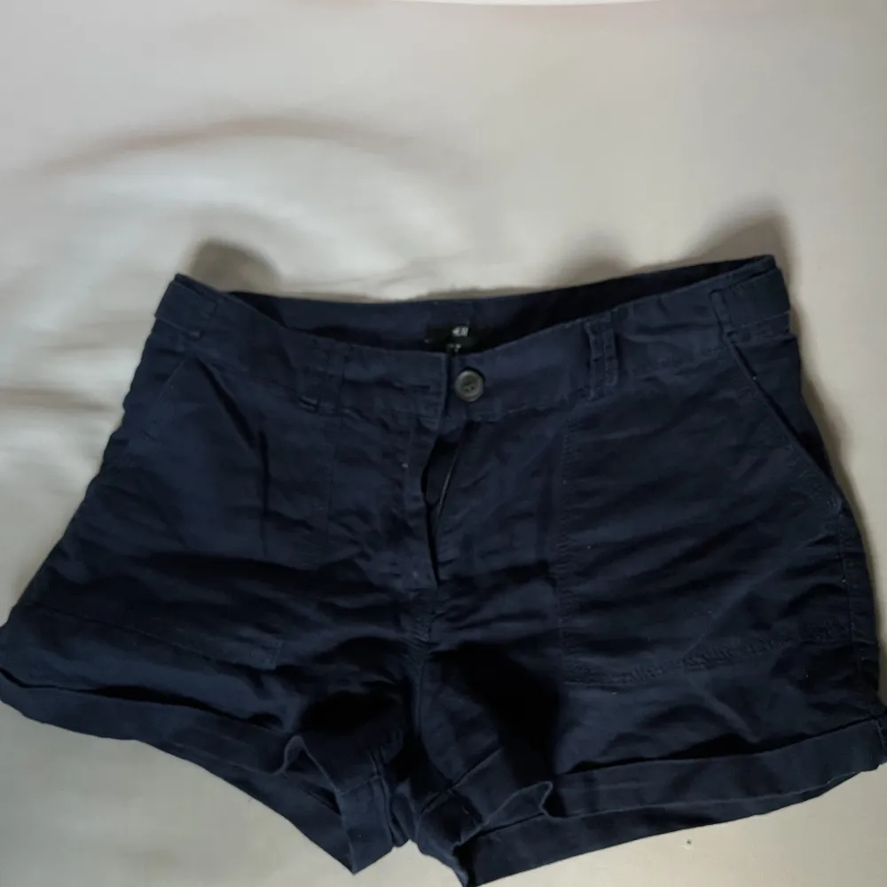 Ett par lite mjukare shorts från H&M, de är en gnutta genomskinliga pga materialet men är i fint skick 💙. Shorts.