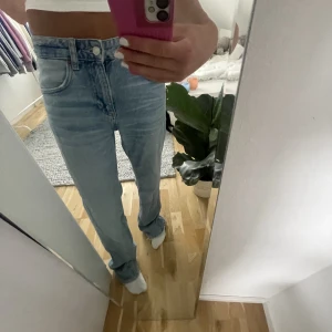 Jeans  - Nästan helt nya jeans från zara 💗 oversized och lågmidjade  Köpta för 499 