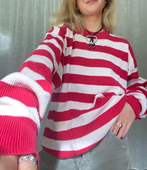 Nordiska kompaniet tröja  - Tröja från nordiska kompaniet i fint skick.   Jag är vanligtvis en storlek s och 164cm lång. Glöm ej mina andra annonser 💌