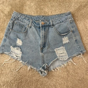 High waisted shorts - Knappt använda shorts 