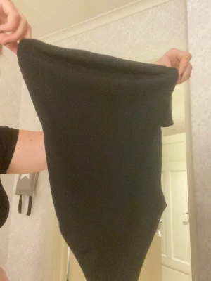 Svart body  - Svart body med öppenrygg. Super gullig topp men används tyvärr för lite. 