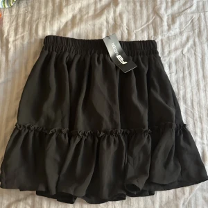 Volang-kjol - Oanvänd i storlek S. 50kr❣️