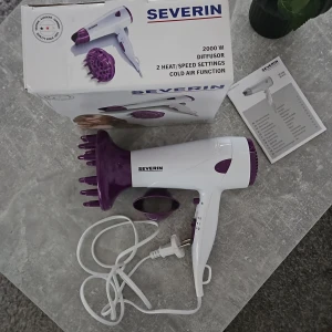 Hårtork Severin - •Hårtork 2000 W i original förpackning •2 värme/hastighet inställningar •Kall luft