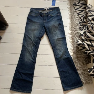 Lågmidjade bootcut  - Säljer då de är för stora för mig men annars jättesnygga! Köpare står för frakt!