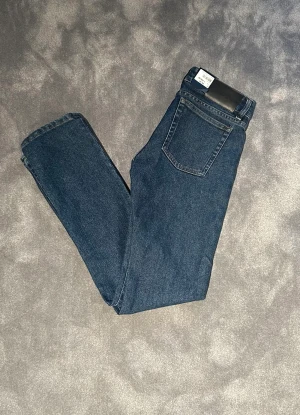 J.Lindberg jeans - Tja, säljer nu ett par riktigt snygga Jean från J.Lindberg. Byxorna är aldrig använda. Nypris 1200, säljer dom för 1100kr 