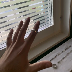 Silverring  - Riktig silver med 2 stämplar (925). Finaste ringen någonsin! Passar mig inte längre dessvärre, därav säljer jag den. Storlek 7.