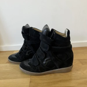 Isabel Marant Skor - Säljer mina superfina Isabel Marant skor i väldigt bra skick. Nypris 4500kr, köparen står för frakten💞