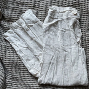 Linnebyxor - Fina linnebyxor från ASOS tall. Storlek 38 och är lite korta på mig som är 182cm. Säljer för 200kr💖💖