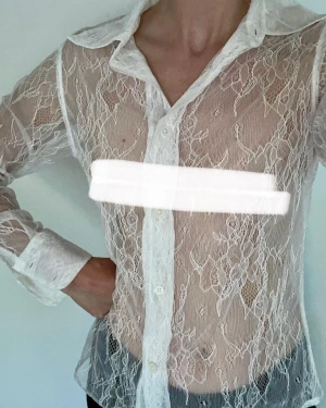 OUR LEGACY spets skjorta - OUR LEGACY spring 2020 vit spetsskjorta i 70-tals stil. Som ny