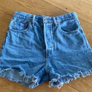 Levi’s jeans shorts - Bra skick, säljer pga att de är för små 