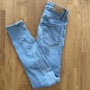 Gina Tricot  - Använda en gång super stretchinga!