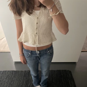 Zara topp - Superfin topp ifrån Zara. Använd 1 gång så som ny. Skriv vid fler frågor💕