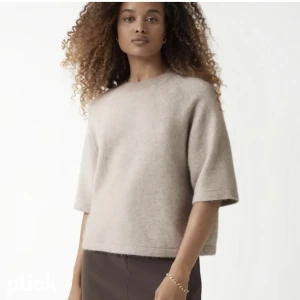 Stickad tröja💞💞 - Säljer min stickade tröja från other stories som är köpt i London💘💘Köparen står för frakten💞💞