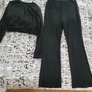 Ribbat set - Litenoppriga byxor L ppassar M också 