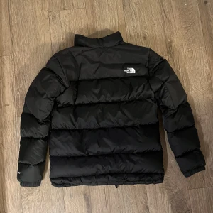 TheNorthFace jacka  - Säljer min tnf jacka eftersom jag vill köpa en ny. Skick:10/10, storlek:M, nypris:3500 mitt pris:1500