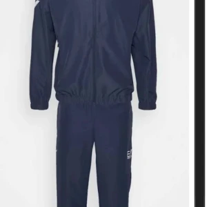 Armani truck suit - Som ny aldrig använd storlek s