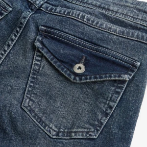 Jeans  - Säljer dessa jeans med coola bakfickor! Använda 2 gånger och har inga defekter, säljer på grund av att jag inte använder dem. Hör av er för mer bilder!💓💓