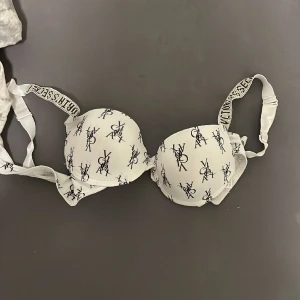 Victoria secret bh  - Köpt från London.