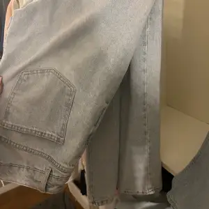 Bootcut jeans med slit från  New Yorker aldrig använda köpta för 350kr storlek 38 