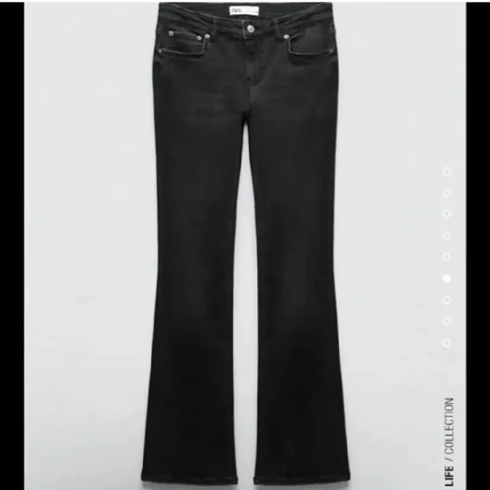 Slutsålda zara jeans i storlek 32. Jeans & Byxor.