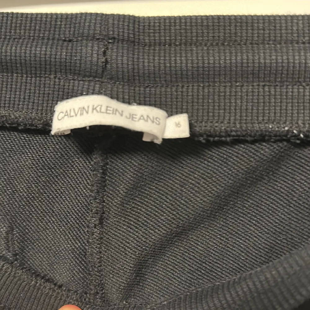 Mjukisar från Calvin Klein Jeans, storlek 16 (158/164). Jeans & Byxor.