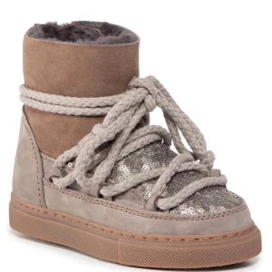 Inuikii skor  - Inuikii skor med lite glitter framtill. Nästan aldrig använda och ser helt ut som nya. Storlek 38. Skriv för mer bilder 🤍