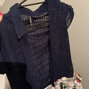 Blå kofta  - Super fin blå kort kofta som tyvärr blivit för liten för mig 