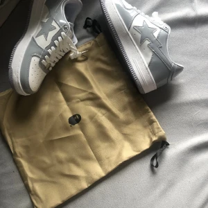 Bape - Feta skor helt nya, passar bra till vintern. Skriv gärna om ni har frågor 