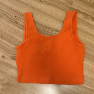 Gina tricot linne - Andvänd ett fåtal gånger, men en liten fläck