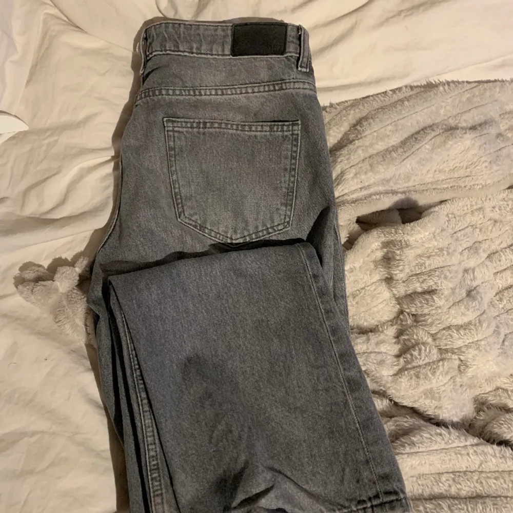 gråa lågmidjade jeans från Lager157  sparsamt använda💕. Jeans & Byxor.