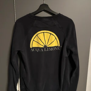 Aqua limone tröja - Säljer en fin aqua limone tröja som är använd några fåtal gånger. Storlek SMALL. Hör av er vid frågor.