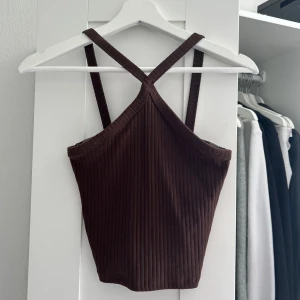 Brunt linne  - Säljer dethär linnet för jag aldrig använder det, köpt förra sommaren, använd max 3 gånger😁