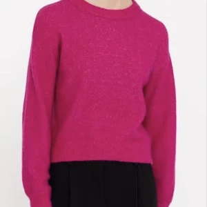 Rosa stickad tröja - DM för bilder på den!!, ny pris 359kr på gina, säljs ej längre