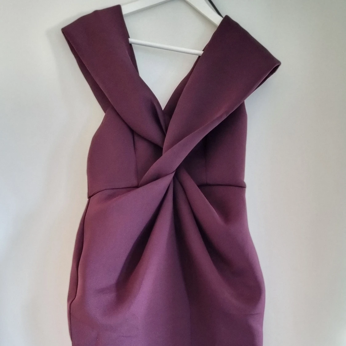 Ny oanvänd klänning - 90