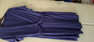 Klänningar  - Blåa är med uvskydd. Röda är väldigt lång nedanför fötterna är 154. Lilablåa jar snygg omlott som urringning. 100kr styck.