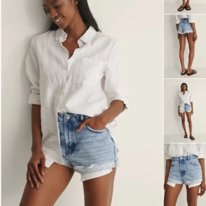 Jeans shorts  - Säljer dessa jeans shorts från nakd eftersom den inte passar mig längre eller kommer till användning💕knappt använda jätte fina med utstickande fickor! DEM ÄR SLUT SÅLDA