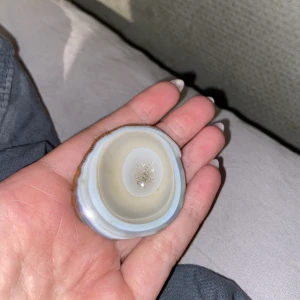 Kristall - Hej! Säljer denna kristallen då den köptes för att få bättre och positiv energi och sömn. Och har nu inte längre småfinurliga användning för den🌸