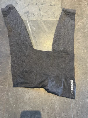 Gymshark tights s 🖤 - Knappt använda, så fina! Försten till kvarn. 🖤