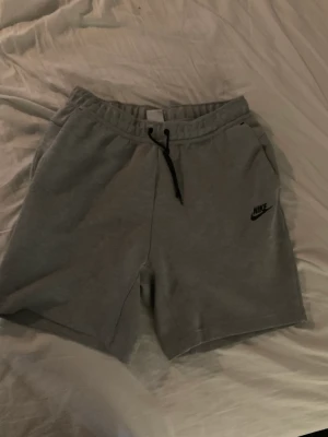 Nike tech fleece  - Tech fleece. Bra skick. Använder inte så därför säljer jag.
