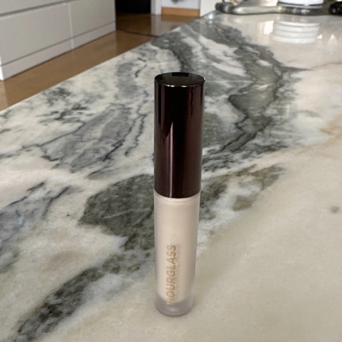 Ny! HOURGLASS Airbrush Concealer  - 90