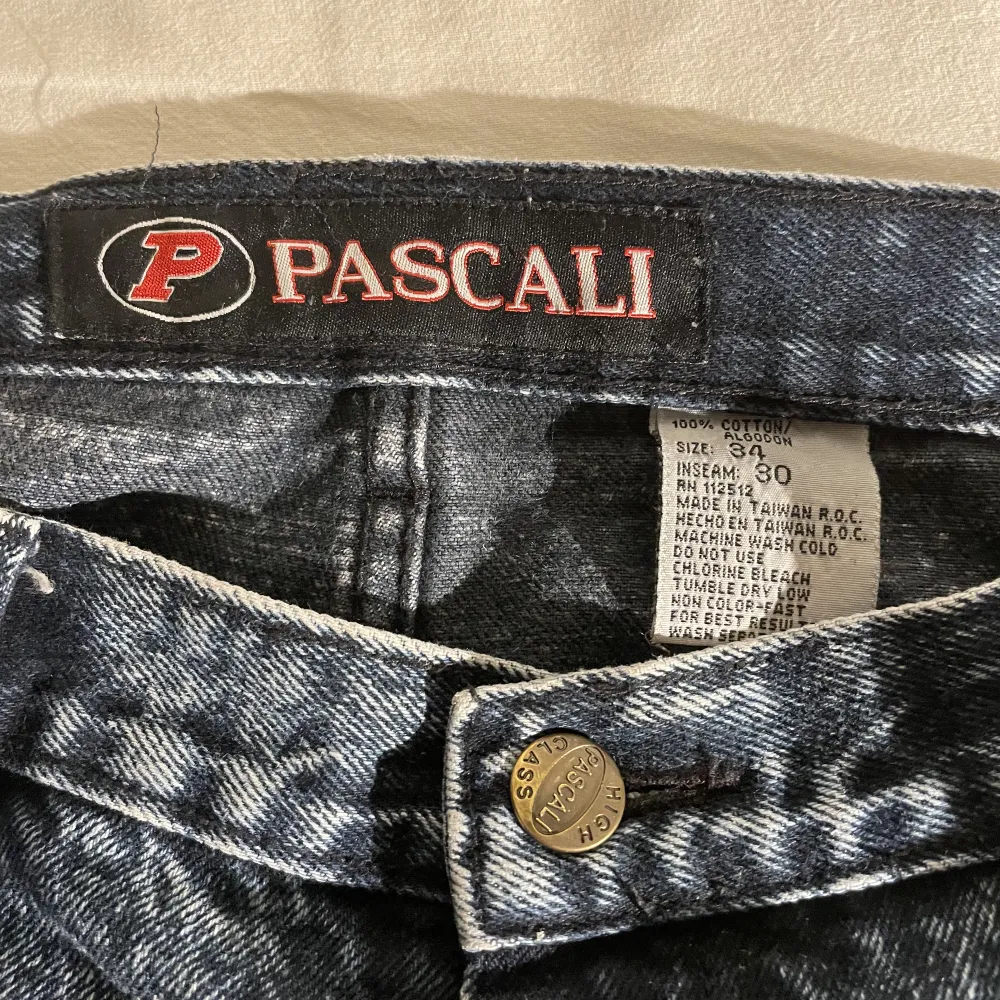 Vintage baggy jeans från pascali   Storlek 34, inseam 30  Bra skick. Jeans & Byxor.