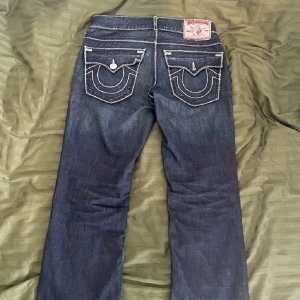 True religions - As feta trueys, lite slitna där nere 👍