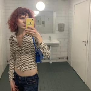 Envii top - Fin top från Envii i storlek xs. Elastiskt och svalt material. Knappt använd förutom dagen då den köptes💐🔥