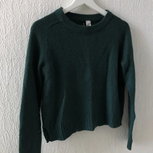 Stickad tröja Hm - Stickad tröja från Hm. Storlek XS. Köparen står för frakt. 