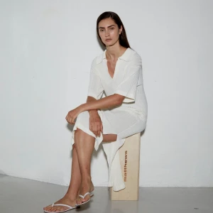 Top från Dagmar - Benvit topp från Dagmar SS21   Produktbilden är på klänningen från samma kollektion! 