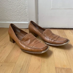 Skor från Tamaris - Skor från Tamaris. Använt men fint skick.  Äkta läder. 