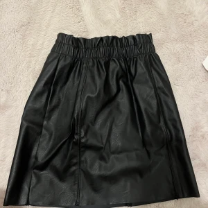 Skinnkjol  - Aldrig använd 