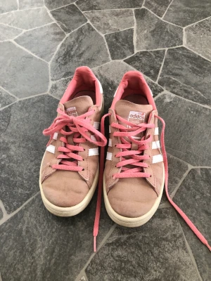 Adidas skor - Adidas skor storlek 38. Modell campus. Fin skick 