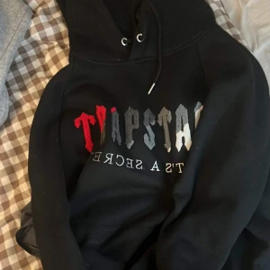 Trapstar Hoodie - Trapstar hoodie strl M, äkta såklart, fint skick 
