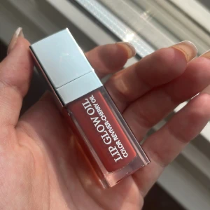 Läppolja - Säljer min dior lip oil dupe som är helt oanvänd!❤️Färgen är rosewood och är superfin! 